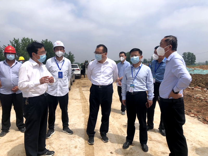 六安市委常委、常務副市長劉洪潔赴G237項目督導疫情防控及復工復產(chǎn)