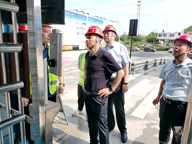 公司黨委副書記、總經(jīng)理張俊一行到桃花科創(chuàng)產(chǎn)業(yè)園項(xiàng)目調(diào)研指導(dǎo)工作1