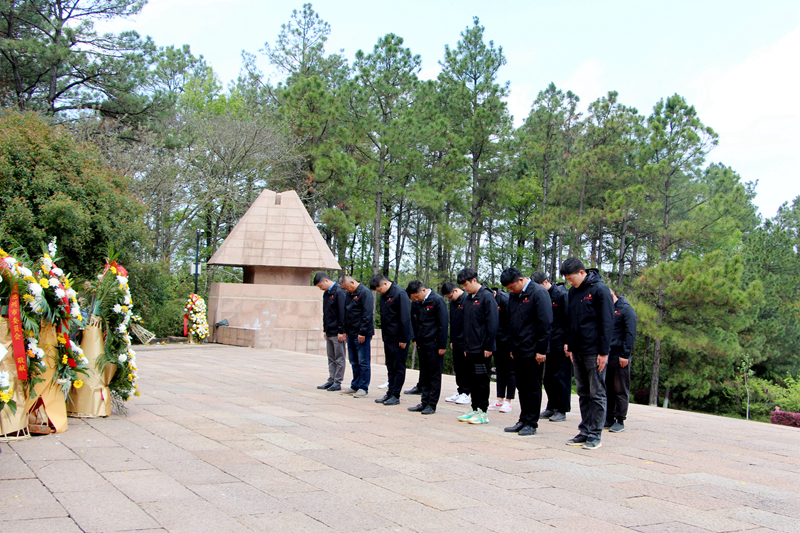 池州片區(qū)項目黨支部聯(lián)合開展“清明祭英烈，奮進向未來”主題黨日活動 (2)